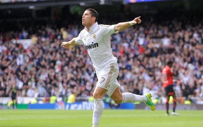 xingkong热议-巴斯托尼与队友击掌鼓励